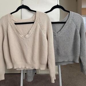Bundle of two cream and gray knitted v-neck cropped sweaters